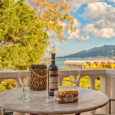 Boutique Seaview Apartment